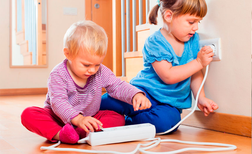 Cómo proteger a los niños de los riesgos eléctricos