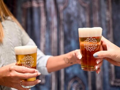 Cervezas Gran Vía lanza su campaña «100% cerveza, 0% postureo» para celebrar su aniversario de producción